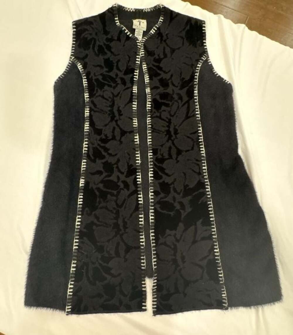 Rain + Rose Black Floral Knit Fuzzy Open Front Vest Size Small